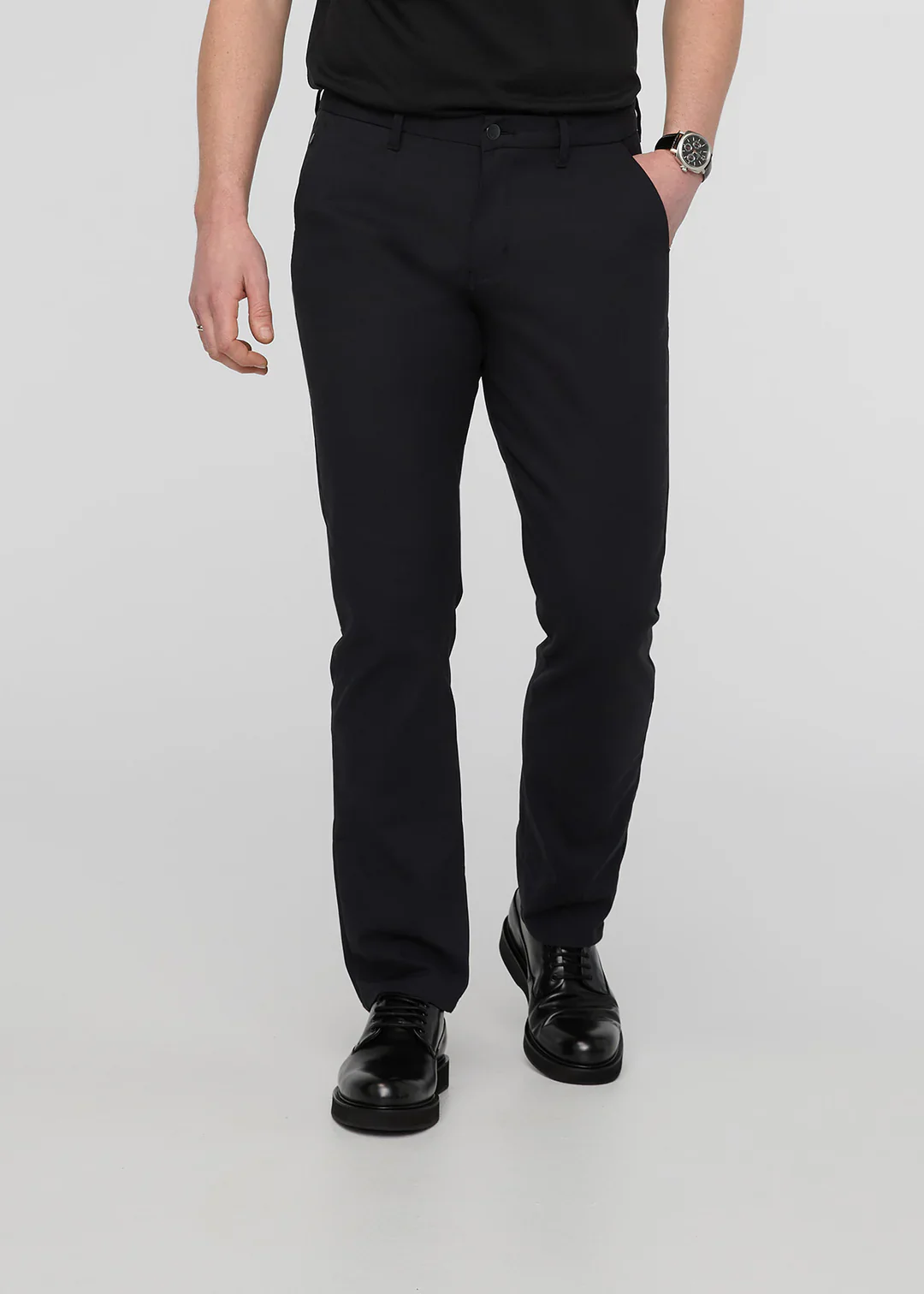 Duer - NuStretch Relaxed Taper Trouser in Black