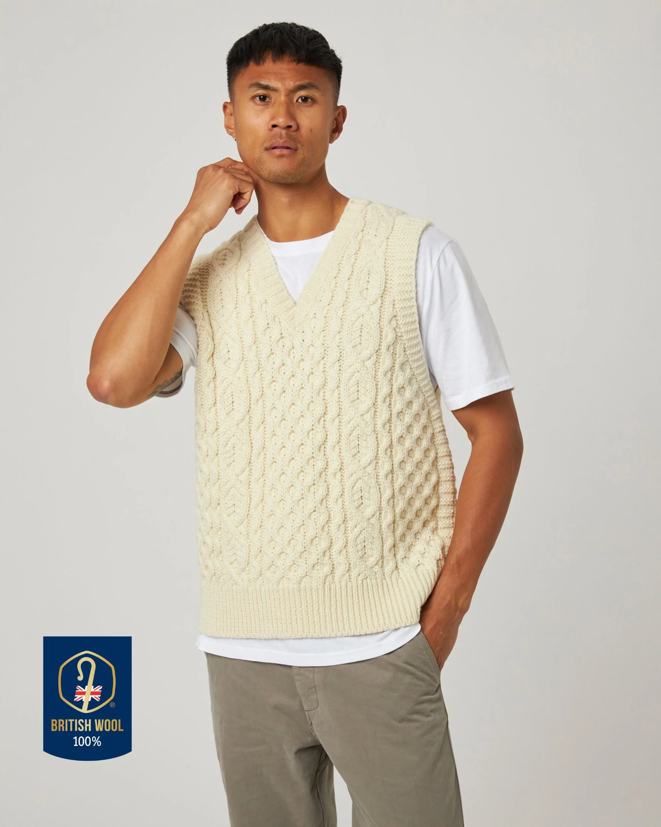 Peregrine - Hudson Aran Vest in Ercu - Image 2